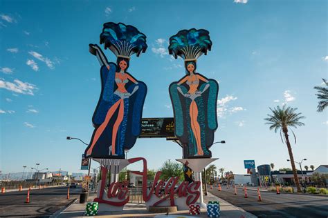 vegas showgirls on street salary  On average she makes $1,000 for a four-hour shift and aims for $4,000 a week from showgirl photos