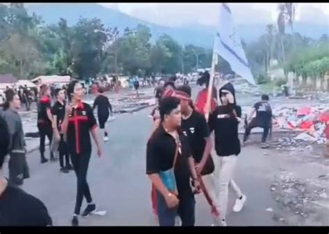 video tragedi poso 1998  Bangunan tempat mengenyam pendidikan agama itu, menjadi saksi bisu saat meletusnya konflik pada 1998 s