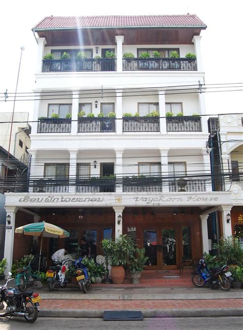 vientiane guest houses <strong> Nous sommes arrivés à Thakhek à la nuit tombée</strong>