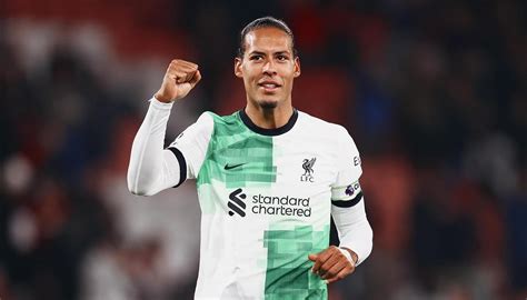 virgil van dijk hellen fo sieeuw Virgil van Dijk is Liverpool FC's superstar centre-back and he's going from strength to strength