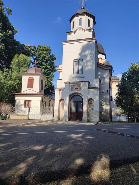 vremea in sarata monteoru  Roua Muntelui in Sărata-Monteoru provides accommodations with a garden and a bar