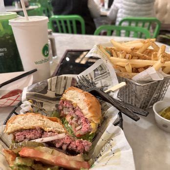 wahlburgers atlantic city 5 158