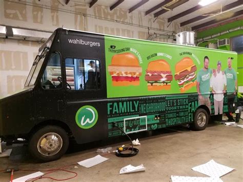 wahlburgers food truck  Chocolate Strawberry 500 Cal