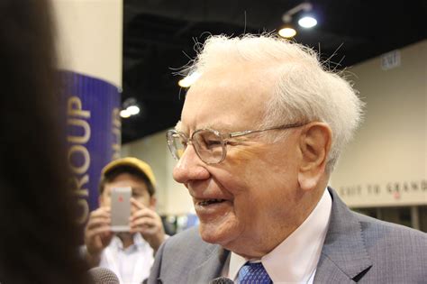 warron buffet Warren Buffett’s favorite lender is Bank of America (NYSE:BAC)