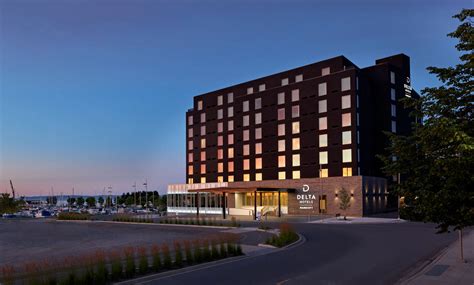 waterfront hotel rooms thunder bay ontario  655 Arthur St W, Thunder Bay, Ontario P7E 5R6, Canada