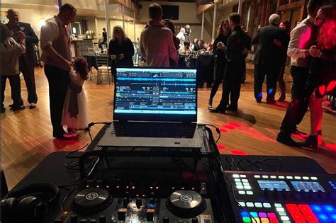 wedding djs in denver To create a memorable and fantastic experience, trust the Best Denver Wedding DJs at Sound Master Entertainment! We will work with you every step of the way - from the planning phase until your wedding reception is over