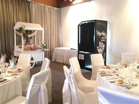 wedding photo booth hire brisbane  Servicing Penrith and Blue Mountains, they specialise in two exciting photo booth options: the Mirrorbooth and the retro booth