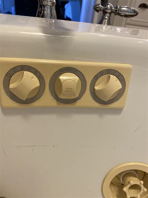 what are the knobs on my jacuzzi tub Similarly, it is asked,what are the knobs on my jacuzzi tub? Water Control Generally, in the form of manual knobs, there are electric versions, but the idea is that the water knobs control the speed and pressure of the jets