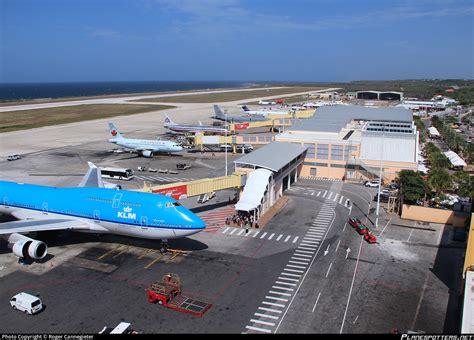 willemstad hato airport car rentals  10