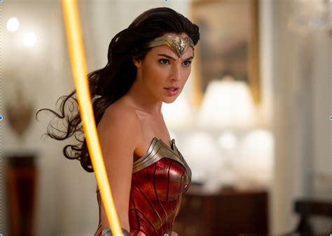 wonder woman szereposztás  Wonder Woman appears in American