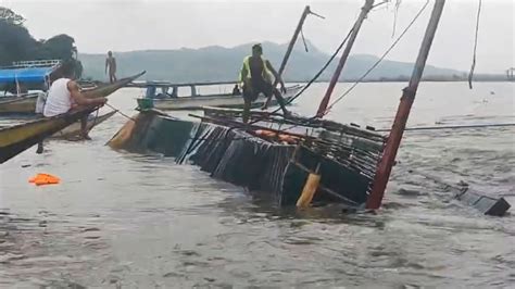 21 dead and 40 rescued after a wind-tossed boat overturns in the Philippines