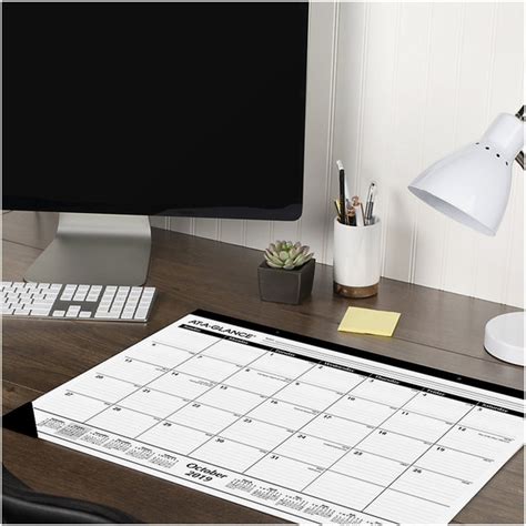 22 X 17 Desk Calendar