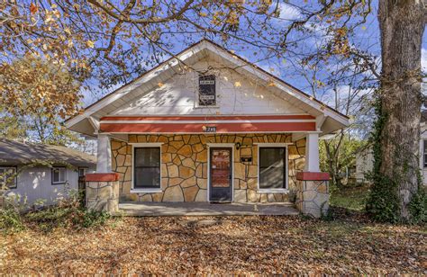 2246 N Prospect