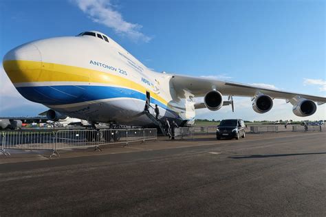 225. With the six powerful engines, loads of up to 250 tons are no problem for the Antonov An-225. The plane was originally intended to take the Soviet Buran spac... 