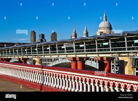 225 Blackfriars Station Stock Photos, Images & Pictures