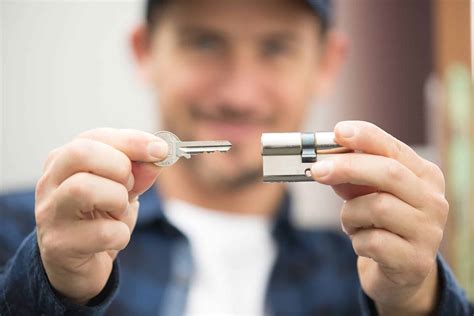 24 7 locksmith. Vero Beach Lock & Key has been providing Locksmith Services in Vero Beach for over 25 years. We pride ourselves on providing fast and professional service at a low cost to our customers. (772) 617-1233. Vero Beach Lock & Key is available 24/7 Year round to assist you with any security issue you have. 
