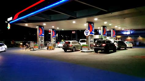 24 hr gas stations. Kerosene is a fuel used for a variety of purposes, from heating to lighting. It can be found in many gas stations, and there are several benefits to buying it there. Here are some ... 