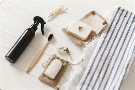 25 Easy Zero-Waste Bathroom Products to Try - Mindful of the Home - raincitystudios.com
