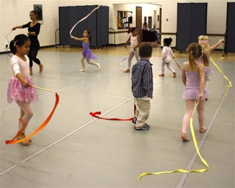 25 Exciting Dance Activities For Preschoolers Ohmyclassroom Com Kindergarten Dance - Kindergarten Dance