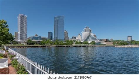 266 Milwaukee Lakefront Stock Photos, Images & Pictures