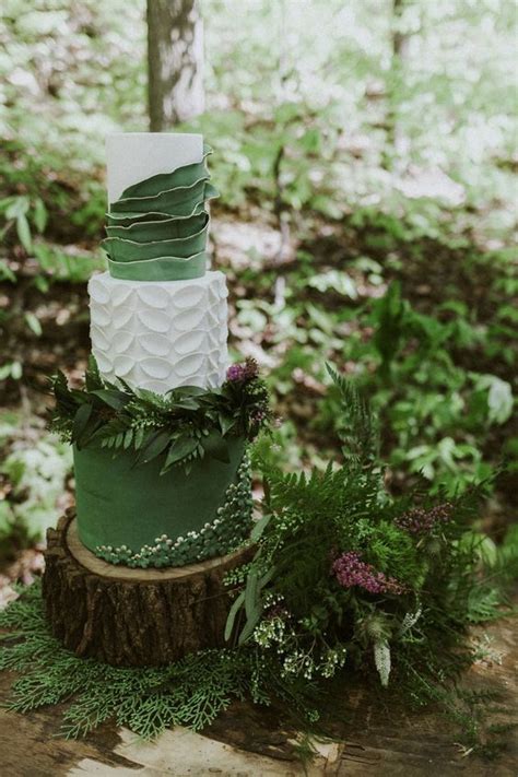 27 Fabulous Enchanted Forest Wedding Cakes - Weddingomania