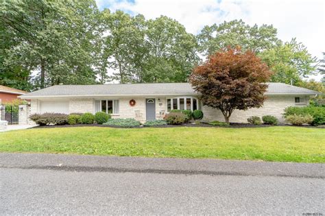 27 Farmingdale Road 27 Farmingdale Road, Latham, NY 12110