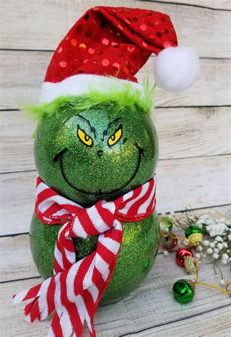 28+ Grinch DIYs And Craft Ideas Packed With Holiday Fun