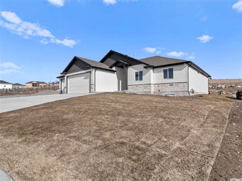 2844 W Valley View Dr #87, Tremonton, UT 84337