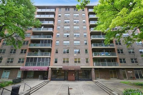 Brooklyn Real Property Inc 718-272-8988, Jean Paul Ho - Licensed Real Estate Broker. MEADOWWOOD AT GATEWAY -3rd Floor Condominium (NO COOP) approx. 666 sq ft with a relaxing 55 sq ft pvt balcony. Large 1 bedroom (can be made to 2 bedroom or home office or Gym) Large formal living-room with hardwood flooring. . 