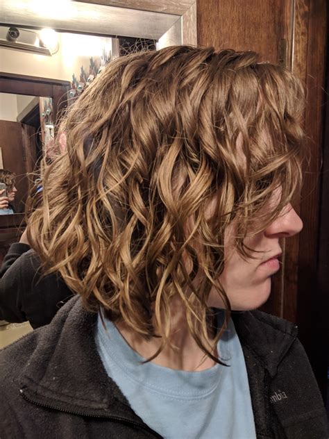 2b curls. 2B looks like relaxed waves and often has a very defined S-wave shape—even without the need for styling. While the roots are fairly straight, if you have … 