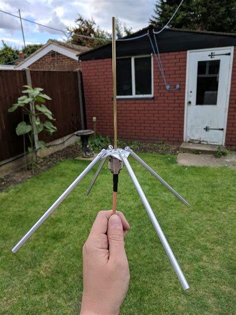 Step 4: Measurements. The developed antenna has been measured with a VNA in terms of SWR and S11 parameters. The result shows that antenna has a bandwidth between 419.5 and 451.2 MHz with the respect of SWR of 2:1, which is more than enough for the 70 cm band (430-440 MHz). F4HWK.