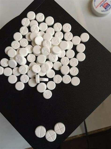In a study in which the 2 mg clonazepam orally disintegrating tablet was administered with and without propantheline ... Clonazepam tablets USP, 1 mg are available as mottled green, round, flat beveled tablets. Debossed with "833" on one side and debossed with "TEVA" on the other side. Packaged in bottles of 100 (NDC 0093 …. 