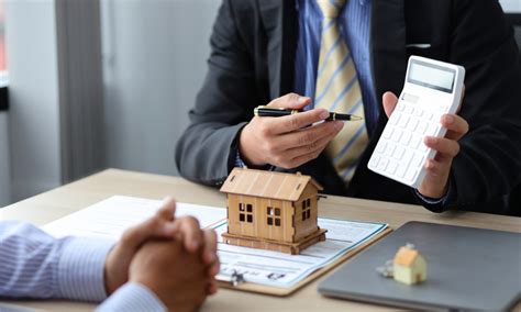 3,689 Bank Loan Officer Premium High Res Photos - Getty Images