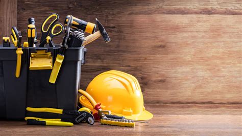 3 Basic and Advanced Tools and Equipment Used by Construction Workers