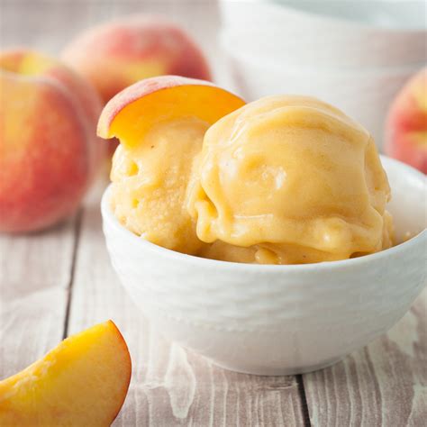 3 Ingredient Blender Peach Ice Cream Photos & Food