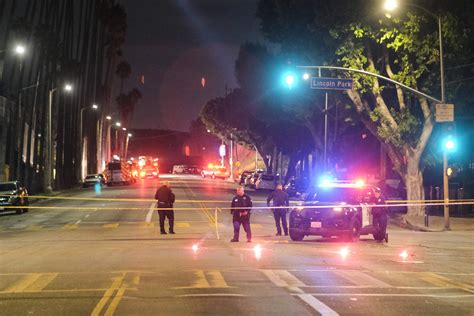3 Los Angeles K-9 officers wounded; suspect dead in standoff