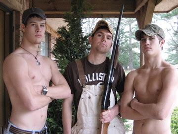 3 Rednecks Gets Naked & Jerk Off Together [Video]