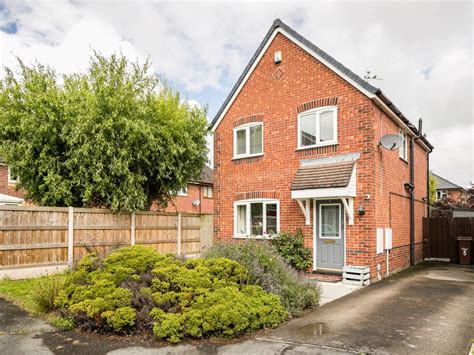 3 bed detached house for sale in Summerfield Close, …