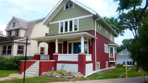 South Milwaukee has a wide selection of rentals to fit your needs. Browse cozy 1-bedroom houses perfect for singles or couples, or filter for 3-4 bedrooms to accommodate a large family. If you're in need of a little more privacy, search for houses in gated communities, or browse homes with a basement and yard for extra usable space.. 