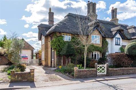 3 bedroom semi-detached house for sale in Gamlingay Road