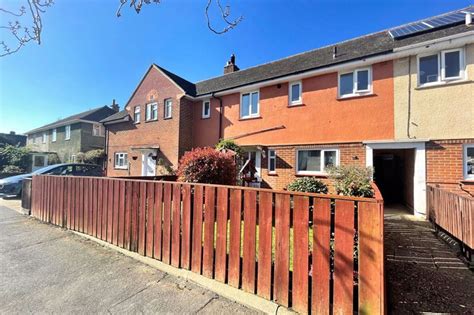 3 bedroom terraced house for sale in Nobes Avenue, Gosport, PO13