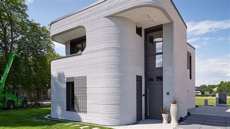 3 d printed house. By James Dean, Cornell Chronicle. Pouring layers of concrete like rows of toothpaste, an industrial-sized 3D printer this week continued adding a second floor to a Houston home that will be the first multistory printed structure in the United States. In addition to that achievement, designers Leslie Lok and Sasa Zivkovic, assistant … 