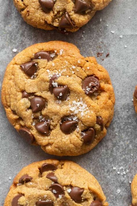 3 ingredient chocolate chip cookies. Mix eggs, vegetable oil, granulated white sugar, brown sugar and vanilla extract in a large bowl. Use an electric mixer (not spoon) to mix these ingredients together. Mix until creamy. Then stir in the flour, baking soda and salt. Use an electric mixer (not spoon) to mix all of the ingredients together. 