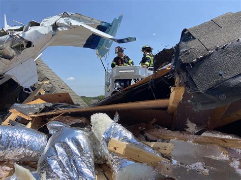 3 injured after plane crashes through roof of Georgetown duplex