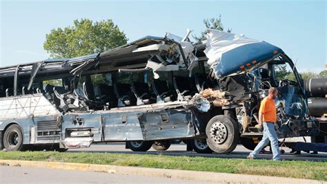 3 killed, several injured in Illinois Greyhound bus crash