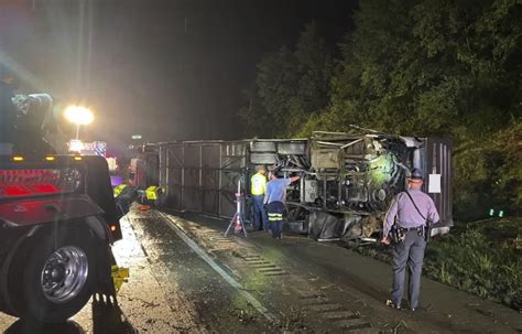 3 passengers dead after charter bus crashes in Pennsylvania, state police say