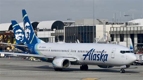 3 passengers sue Alaska Airlines after off-duty pilot accused of trying to cut engines mid-flight