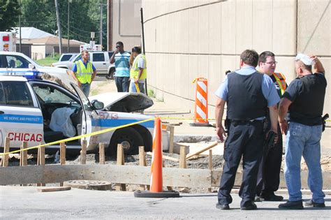 3 people, including police officer, injured in car crash on South Side