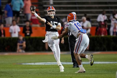 3 things learned in during low-scoring Gators spring game