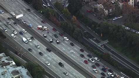3-vehicle crash on eastbound I-580 in Oakland blocking all traffic